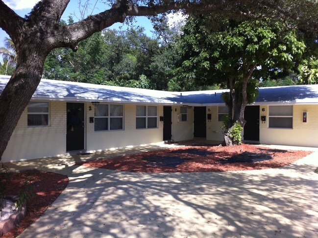 Building Photo - 1126 SW 15th Ter