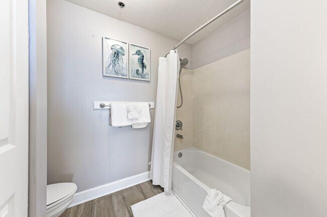 Building Photo - 401 E Beach Blvd