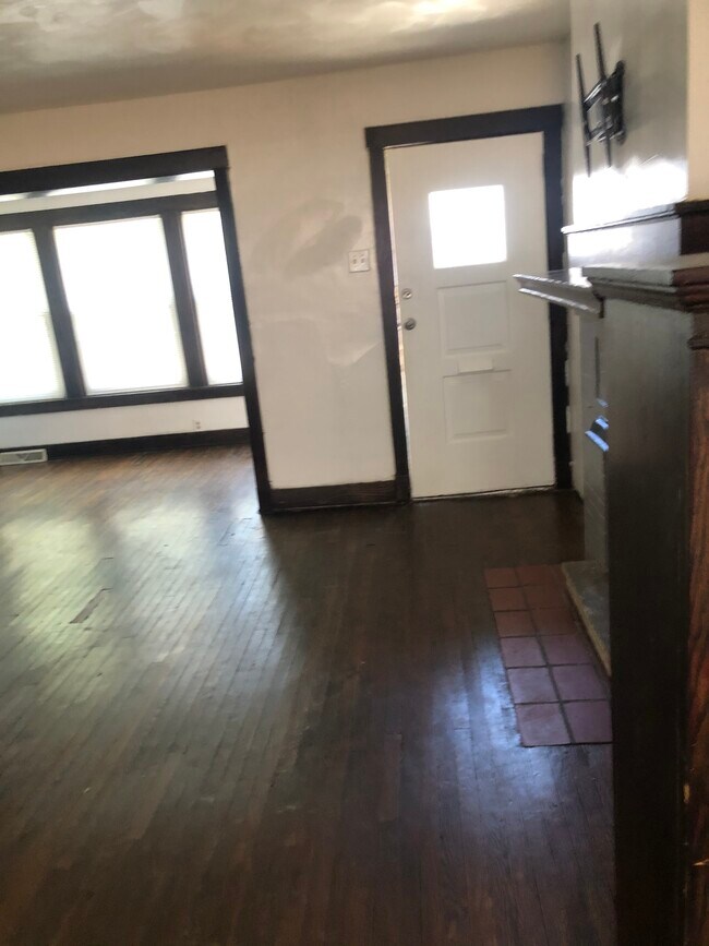 Living Room Entry Way Sun Room is too the left - 505 S Graham St