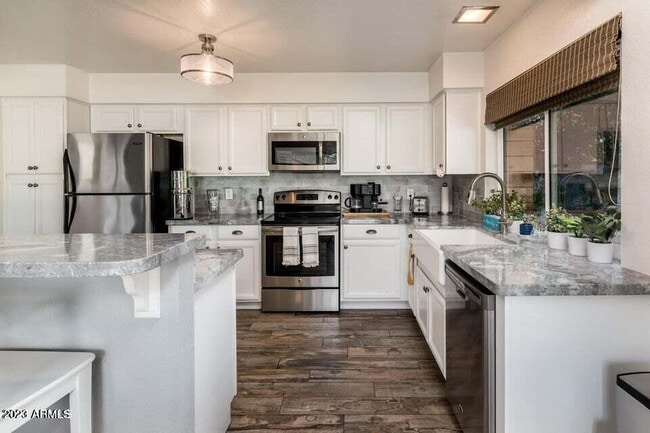 Building Photo - 7526 N Vía De La Campana