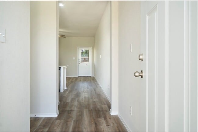 Building Photo - Hunters Ranch Beauty! 3 Bedroom 2 1/2 Bath...