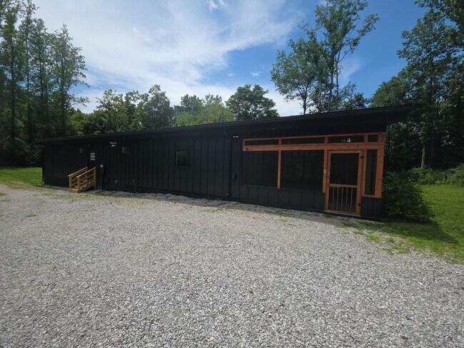 Building Photo - 3 Bedroom House in Sparta