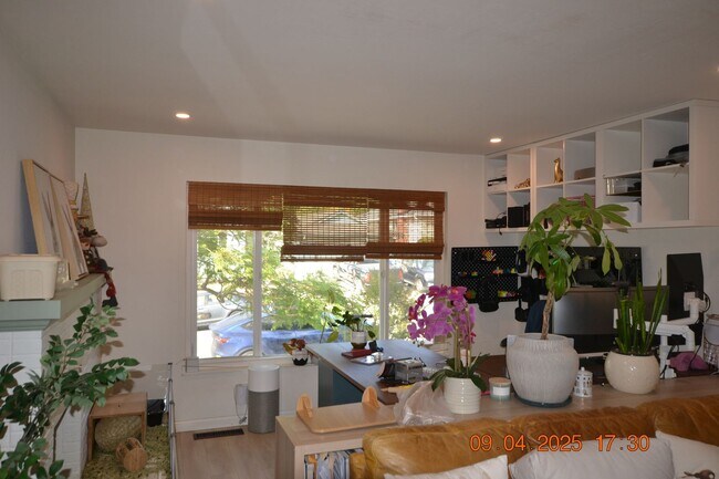 Building Photo - Hayward 3Bed/2Ba Bright & Modern Home with...