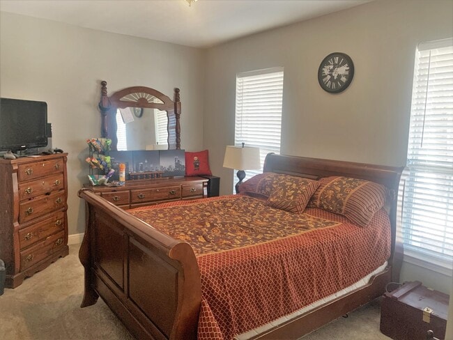 Building Photo - 319 Scotch Pine Ln