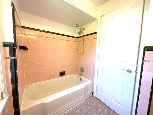 Building Photo - 1104/06 E Glendale Ave