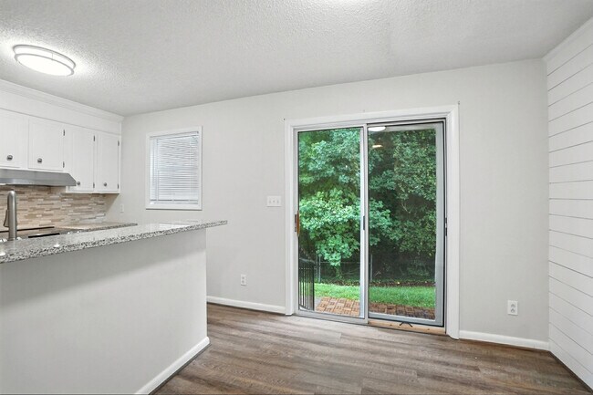 Building Photo - 1101 Surry Ln