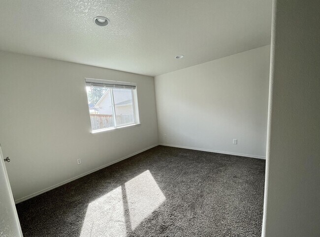 Building Photo - 3544 Hickory Ave