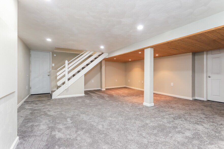Building Photo - 137 College Park Dr