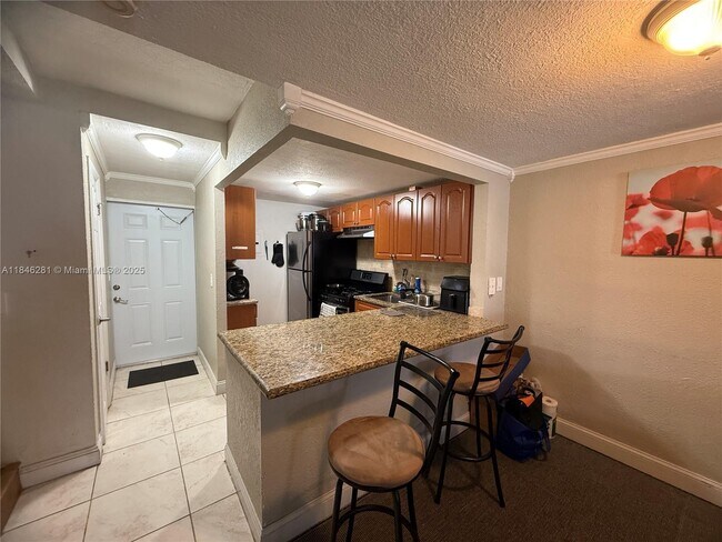 Building Photo - 6703 N Kendall Dr