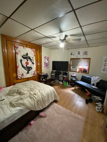 Building Photo - 2621 N Maryland Ave