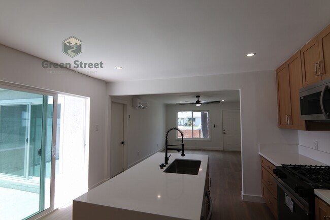 Building Photo - 6831 Amherst St