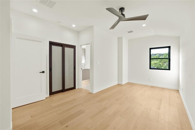 Building Photo - 620 Bermuda St