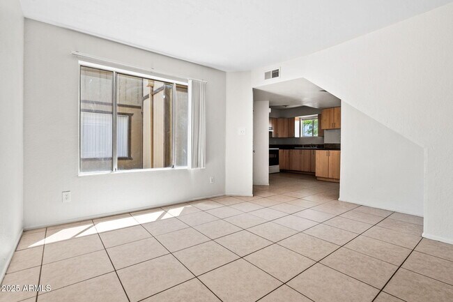 Building Photo - 1742 E Pepper Cir