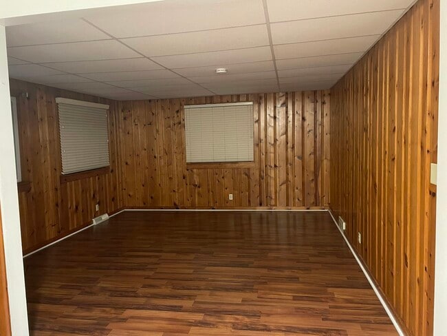 Building Photo - 213 Garden City Dr