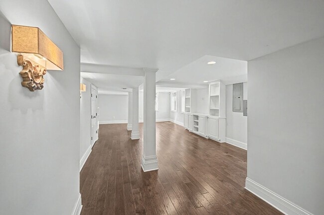 Building Photo - Beautiful 4BD/3.5BA home in the heart of Green Hills.