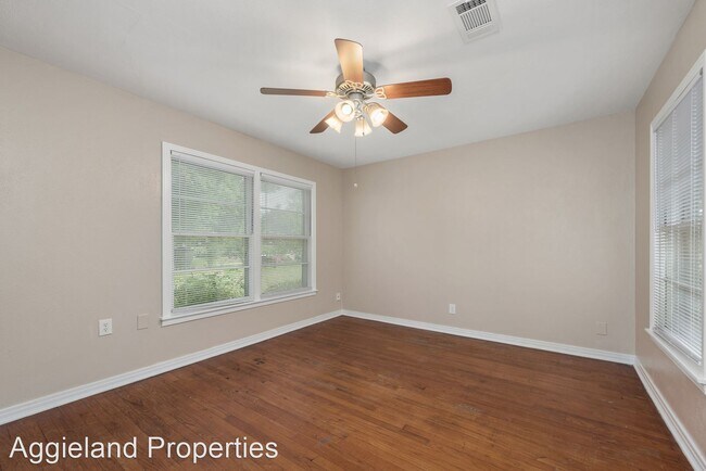 Building Photo - 2 br, 1 bath House - 3801 Ridgewood