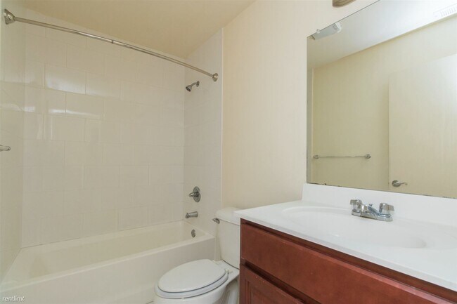 Building Photo - 2 br, 1 bath Triplex - 1501 MASTER ST Unit...