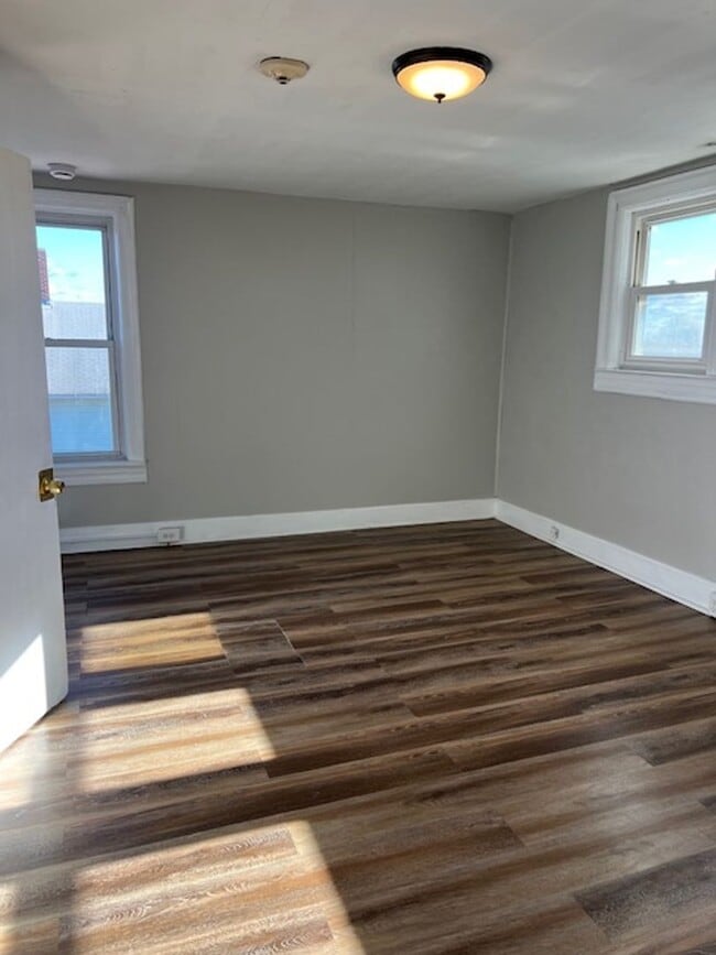 Building Photo - 171 Garden St