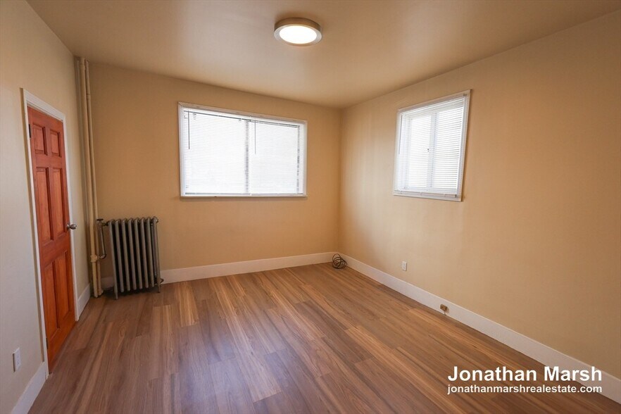 Building Photo - 112 Amory St