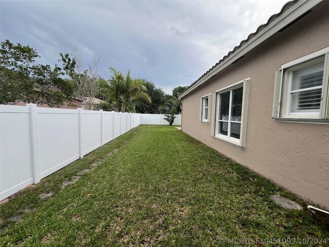 Building Photo - 12725 NW 18th Ct