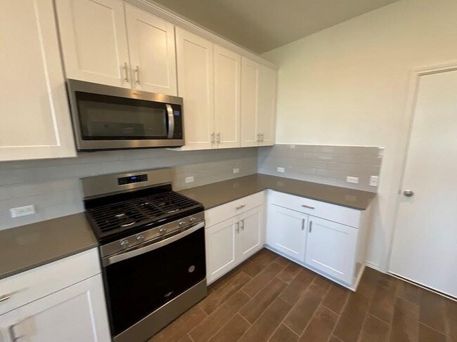 Building Photo - 337 Redonda Dr