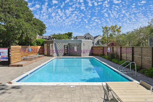 Building Photo - Panoramic View From This Strawberry Home w...