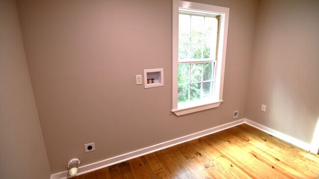 Building Photo - Charming Updated 2-Bedroom Home in Baton Rouge – Move-In Ready!