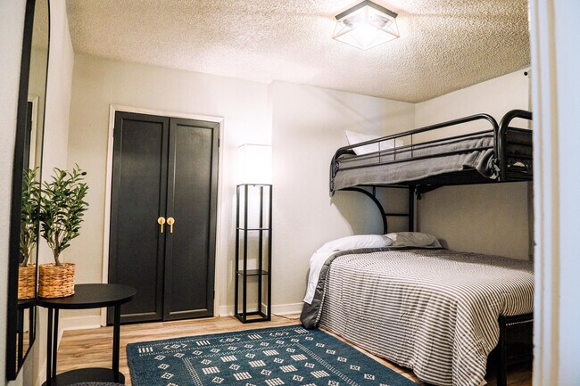 Building Photo - 2436 24th St