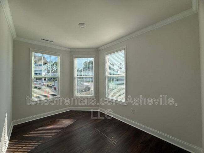 Building Photo - 216 Vly Breeze Rd
