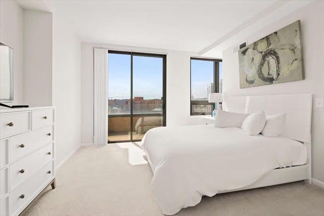 Building Photo - 1405 S Fern St