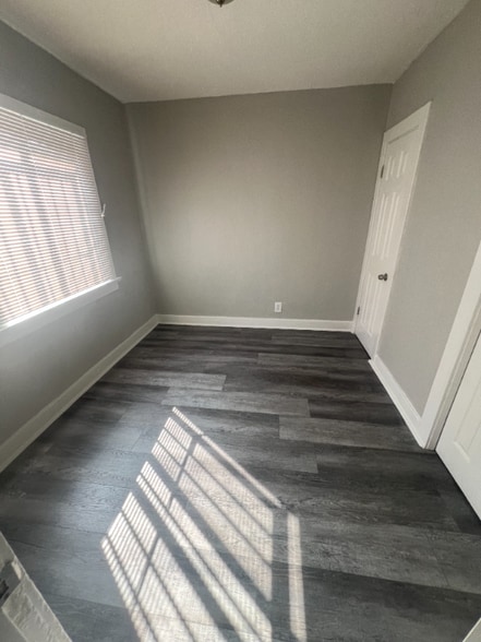 Building Photo - 1743 Sichel St