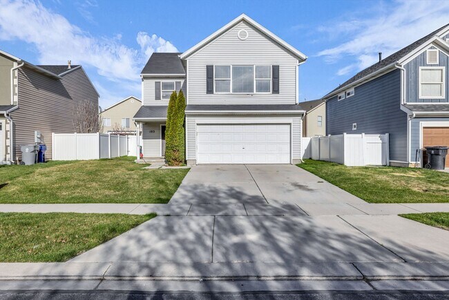 Building Photo - 3 Bedroom 2 Bathroom Home in Saratoga Springs!!