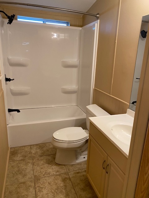 Hall bath - 11275 N 99th Ave