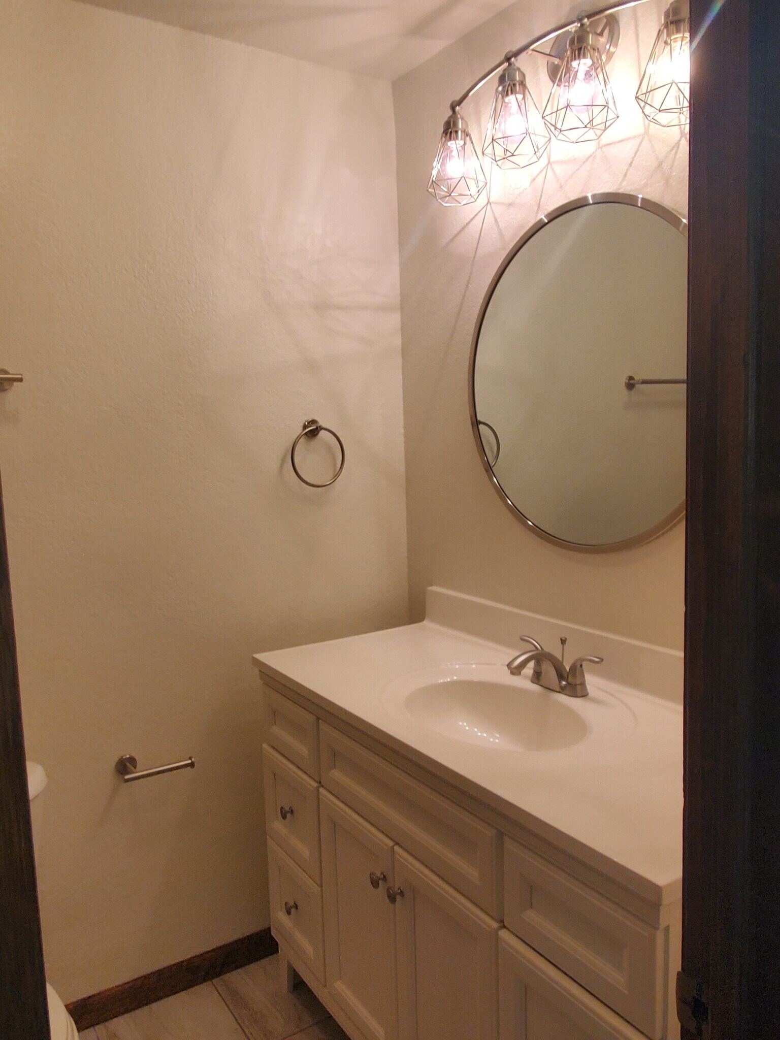 Hall bath room - 1078 N Pond Dr