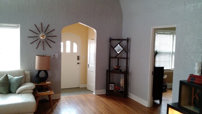 Building Photo - 840 S Knoxville Ave