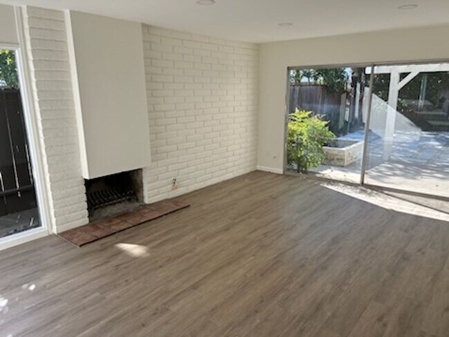 Building Photo - 4BD/$5650 MO/ 1 STORY HOME/WESTLAKE VILLAGE