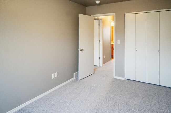 Building Photo - Beautiful Single Family Home Located on Th...