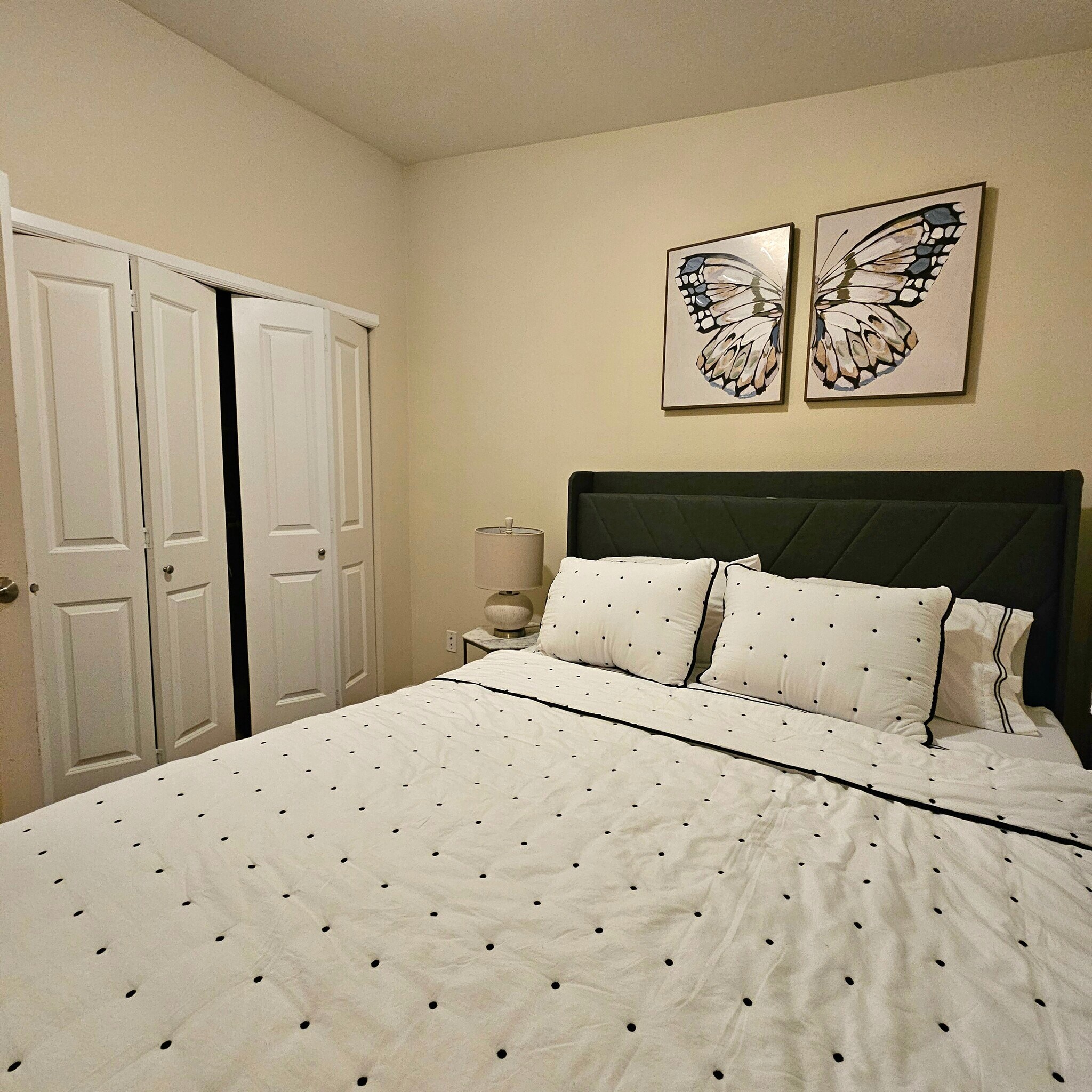 Building Photo - 5631 Acclamation St E