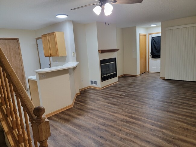 Building Photo - 1319 SE Delaware Ave