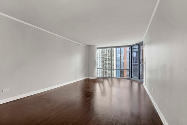 Building Photo - 450 E Waterside Dr