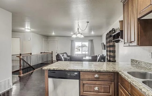 Building Photo - 930 1490 N