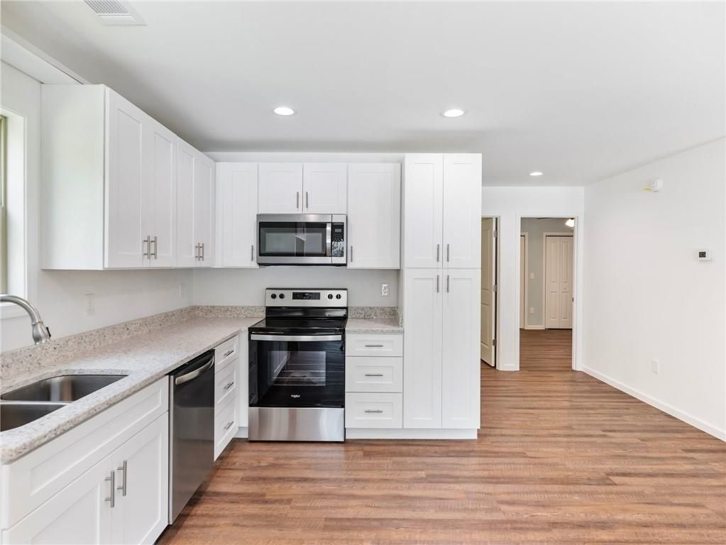Building Photo - 8083 Beachwood Dr