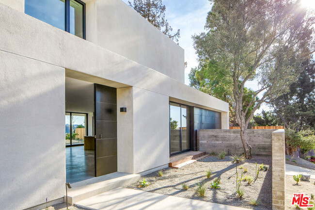 Building Photo - 1448 Stradella Rd