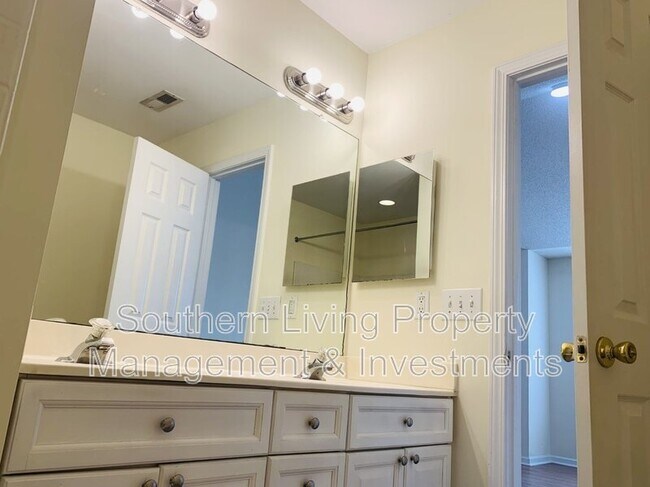 Building Photo - 9436 Elizabeth Townes Ln