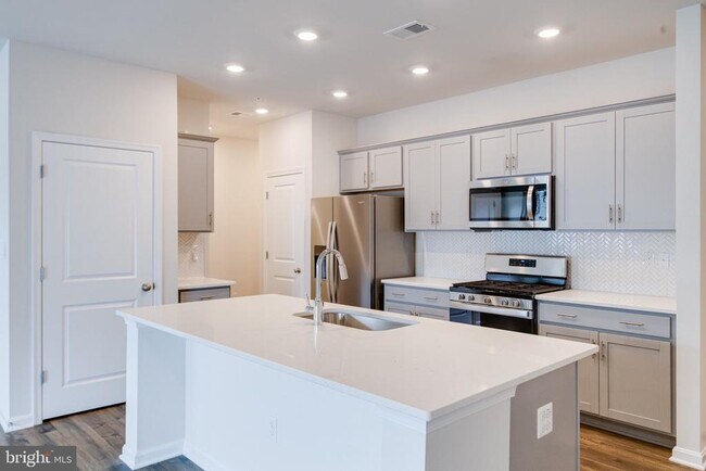 Building Photo - 148 Correri St