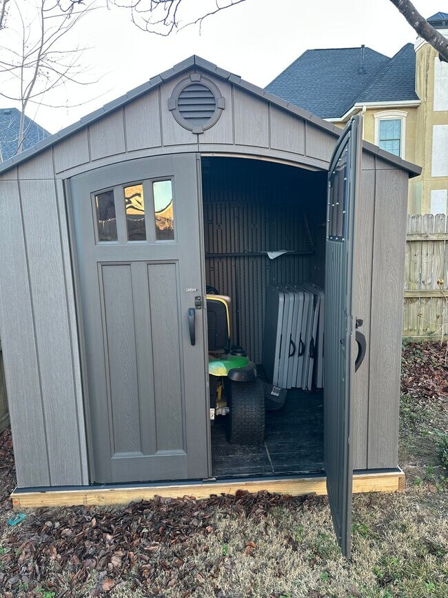 Building Photo - Available March 1st!  Modern 5-Bedroom 4-Bathroom Home in SW Bentonville