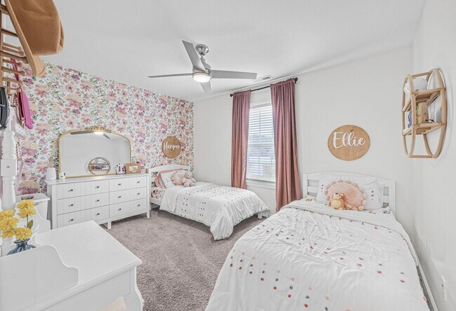 Building Photo - Pet Friendly Four Bedroom!