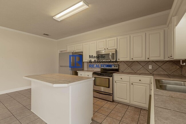 Building Photo - 3 Bed/2 Bath Home in Lennox in Brandon
