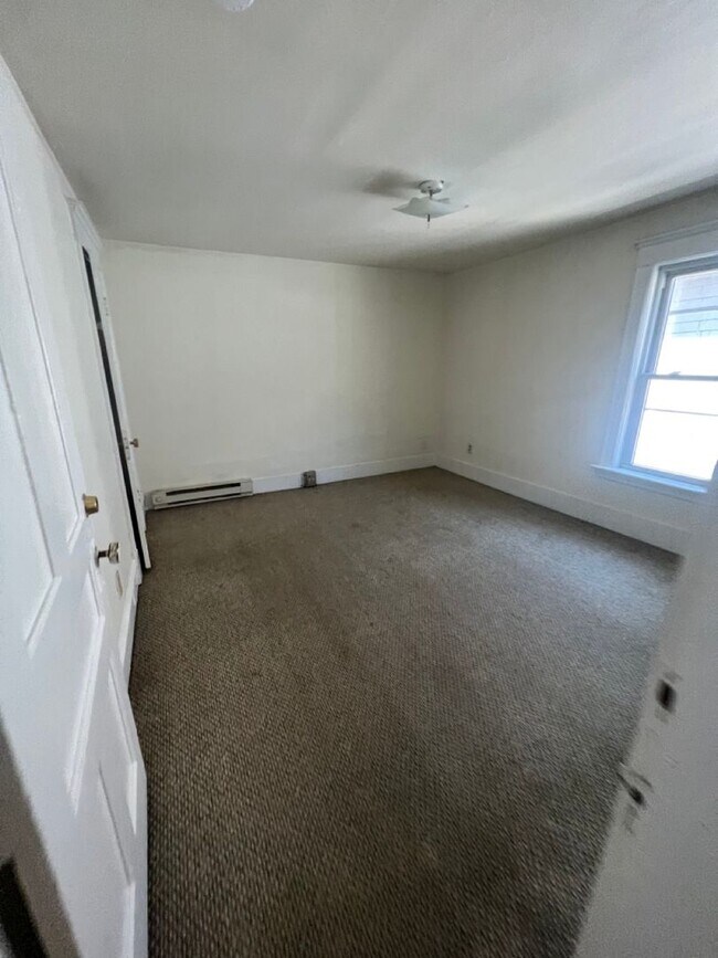 Building Photo - 52 Hickok Pl
