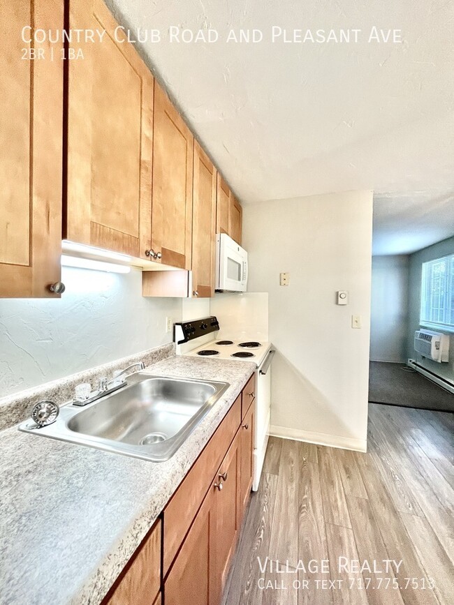 Building Photo - Roomy, remodeled 2-bed w/ on-site laundry ...